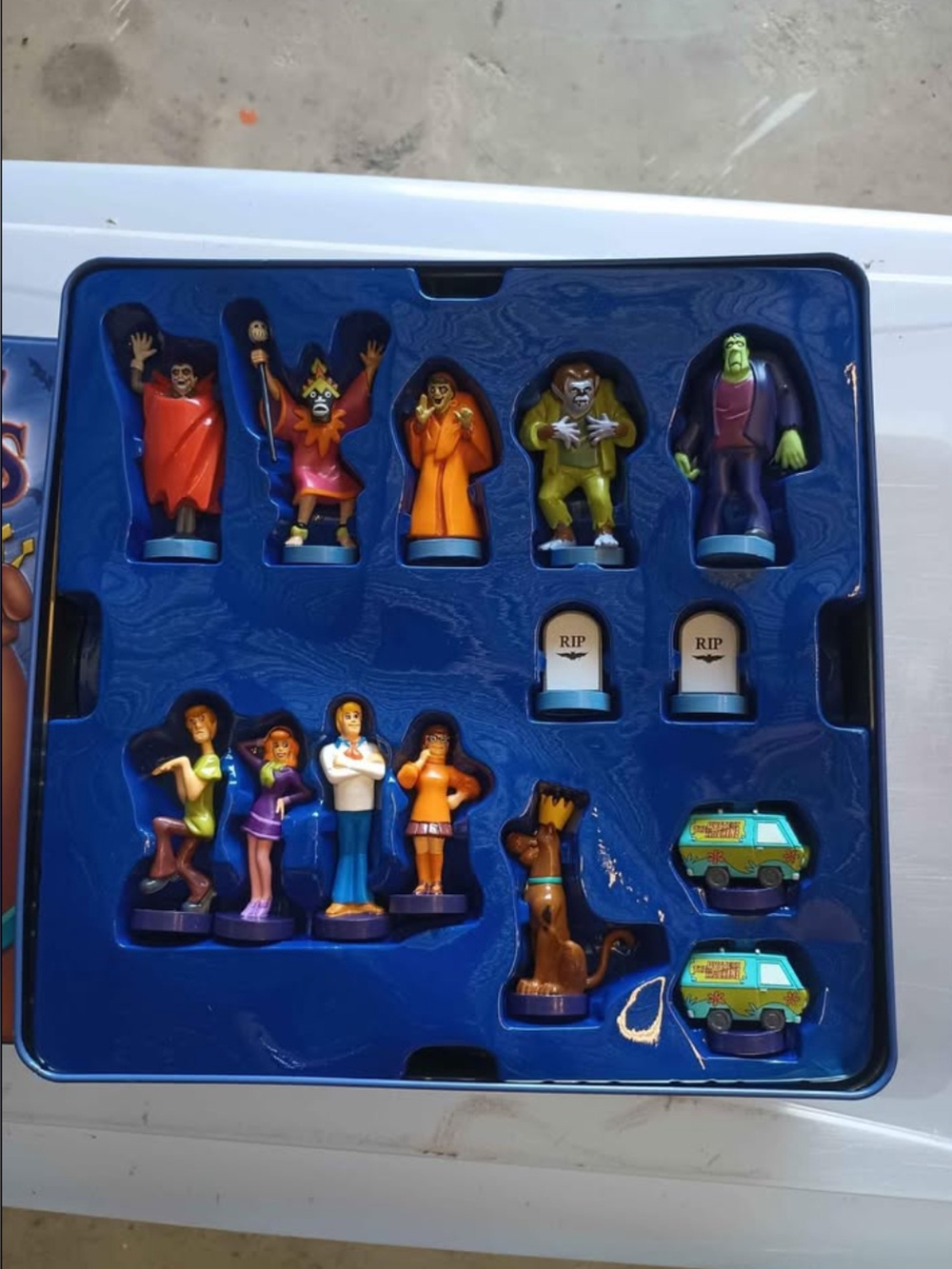Scooby Doo Chess Board Game - Blue/Brown Tin Set - Picture 2 of 5